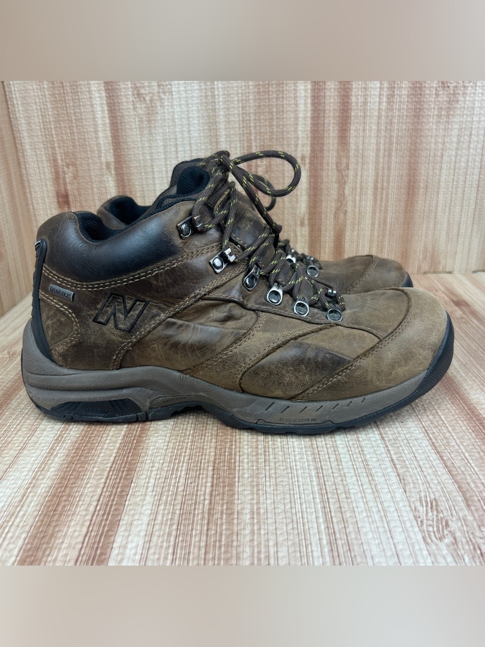 New Balance 977 Boots Mens 8.5 D Brown Nubuck Leather Hiking Goretex Waterproof